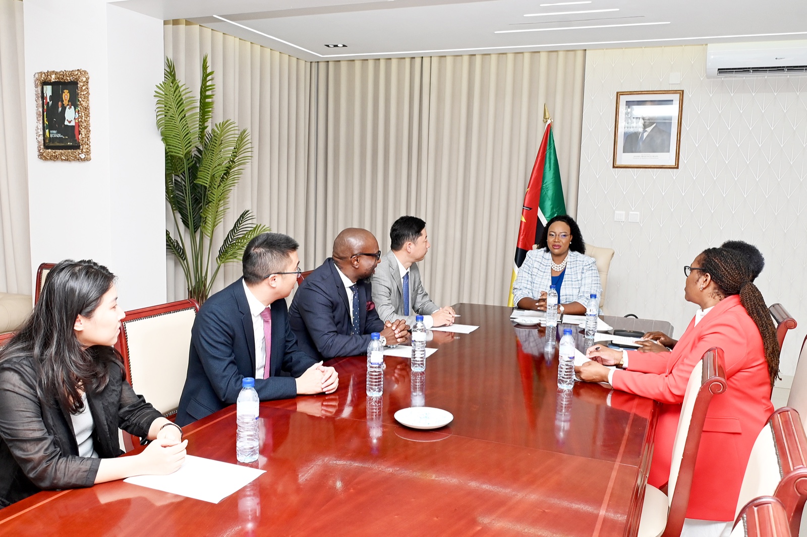 Primeira-Dama recebe Grupo CJIC para apoio às vítimas das cheias e inundações